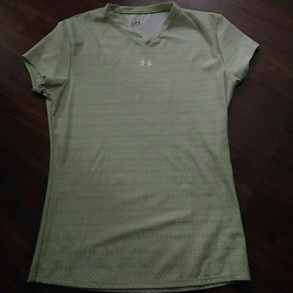 ✨Under armour tee✨